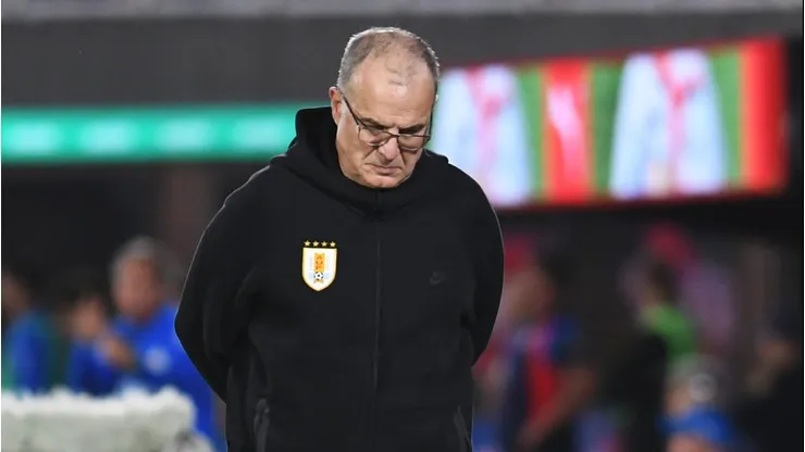 Marcelo Bielsa pasa por un delicado presente en Uruguay.