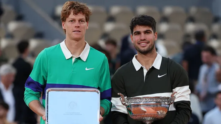 Jannik Sinner y Carlos Alcaraz en la final de Roland Garros 2025.