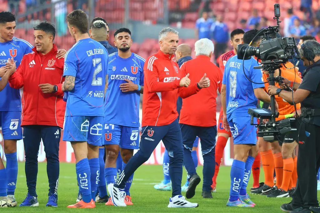 La idea de la ANFP es que Álvarez no tenga que dejar la U en los primeros partidos con la Roja. Foto: Jonnathan Oyarzun/Photosport