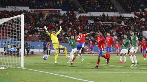 Ricardo Gareca mete mano en la formación de Chile.
