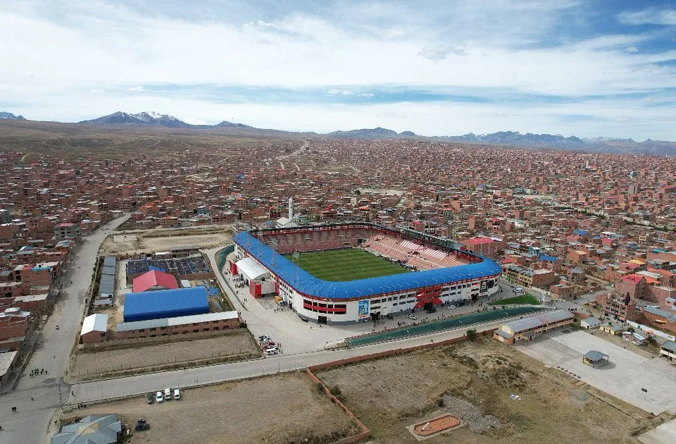 La selección chilena jugará su primer partido en el Estadio Municipal de El Alto, recinto que está a 4150 metros sobre el nivel del mar. | Foto: La Roja.