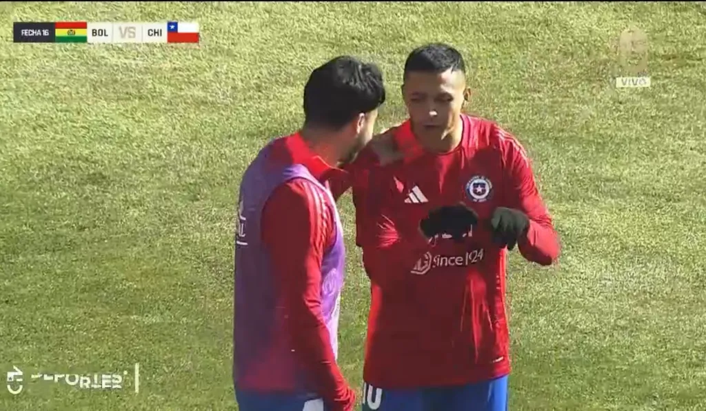 Alexis Sánchez se aclimata en la misma cancha a la altura en Bolivia.