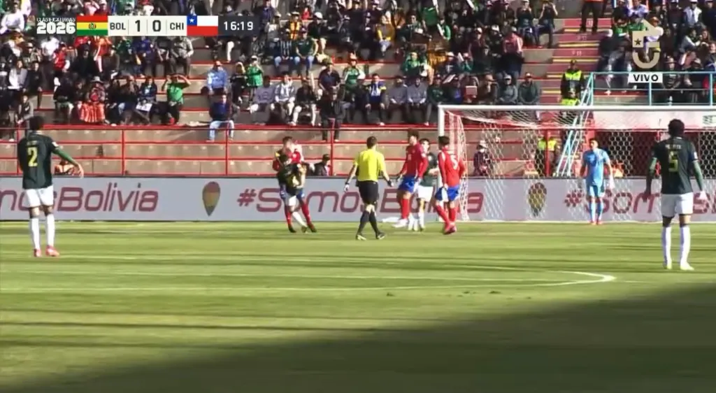 Así vio Ostojich la falta sobre Hormazábal. (Chilevisión).