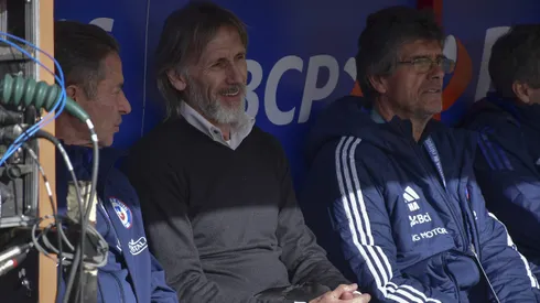 Ricardo Gareca se ríe, debe ser por el cheque del finiquito.