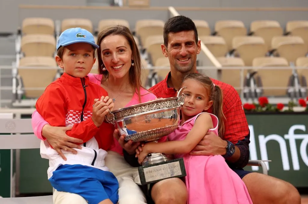 Novak Djokovic con su esposa Jelena Djokovic y sus hijos en 2023 (Getty Images).