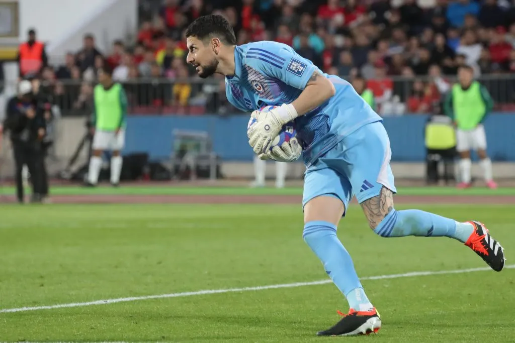 Gabriel Arias fue titular en la Copa América 2024 y también jugó ante Bolivia en el Estadio Nacional. (Jonnathan Oyarzun/Photosport).