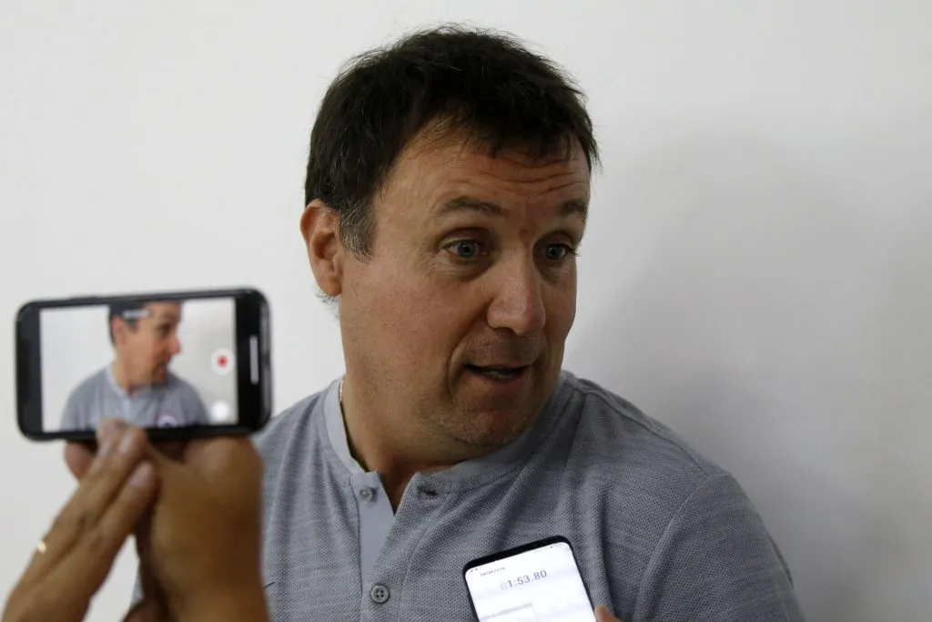 Ian Mac Niven en su época de gerente de selecciones nacionales. (Andrés Piña/Photosport).