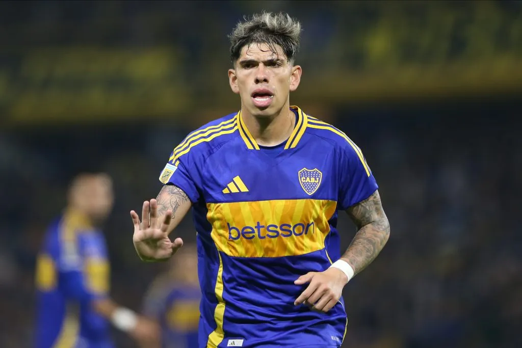 BUENOS AIRES, ARGENTINA – MAY 10: Carlos Palacios of Boca Juniors gestures during a Torneo Apertura 2025 round of sixteen match between Boca Juniors and Lanus at Estadio Alberto J. Armando on May 10, 2025 in Buenos Aires, Argentina. (Photo by Daniel Jayo/Getty Images)