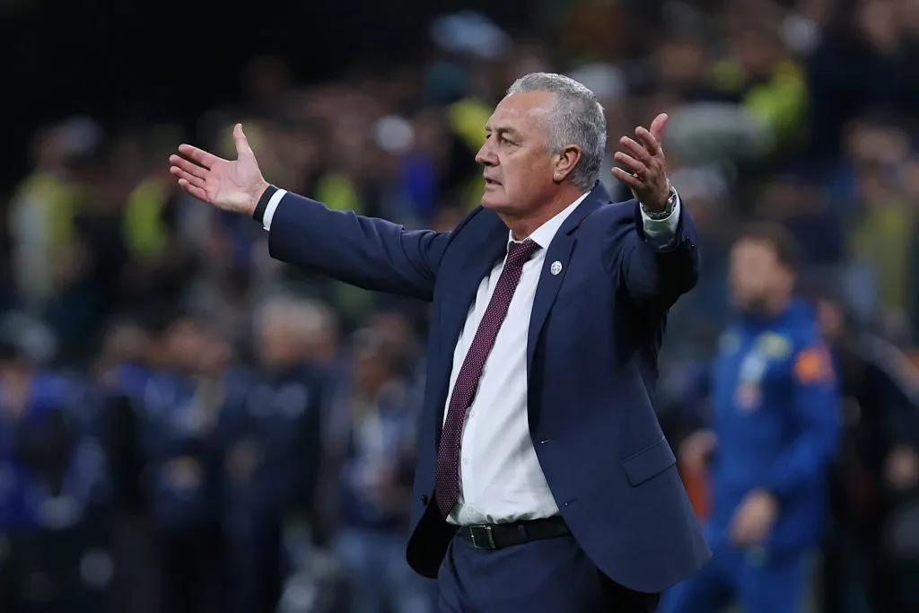 Gustavo Alfaro es uno de los nombres que suena para reemplazar a Ricardo Gareca en la Selección Chilena. Foto: Ricardo Moreira/Getty Images.