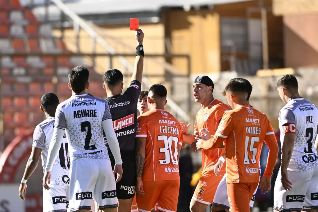 Cobreloa no la pasa bien y avisa que no tiene plata para refuerzos. Foto: Pedro Tapia/Photosport