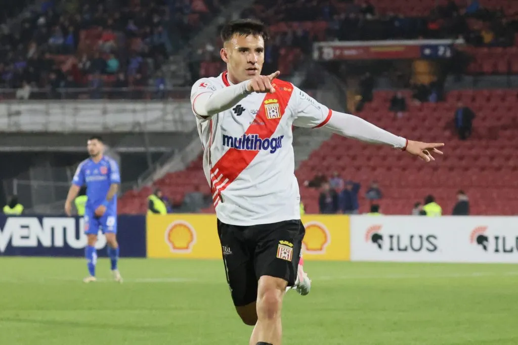 Curicó Unido estuvo a nada de quitarle el invicto de local a la U en torneos nacionales. Foto: Photosport.
