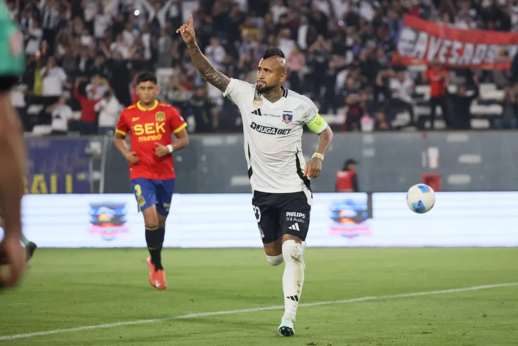 Colo Colo apunta a la cima de la tabla de posiciones con sus partidos pendientes. Foto: Photosport.