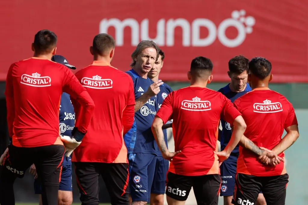 Ricardo Gareca dejó a varios marcando ocupado por sus pobres trabajos en la selección chilena. | Foto: Photosport.