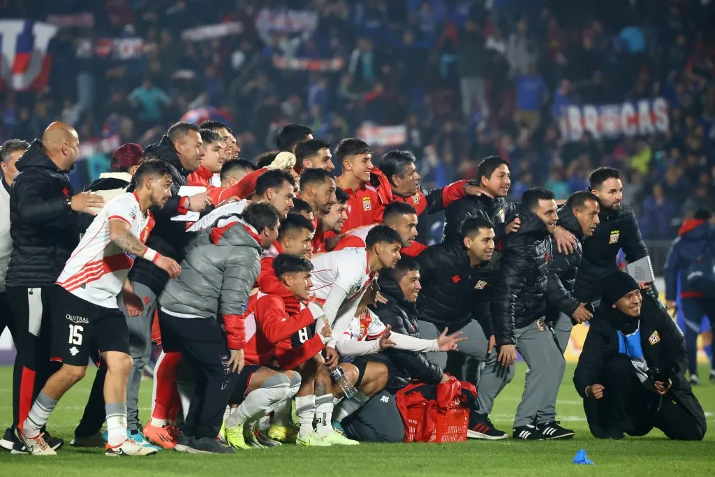 Curicó Unido festejó ante la U en la Copa Chile. (Jonnathan Oyarzun/Photosport).