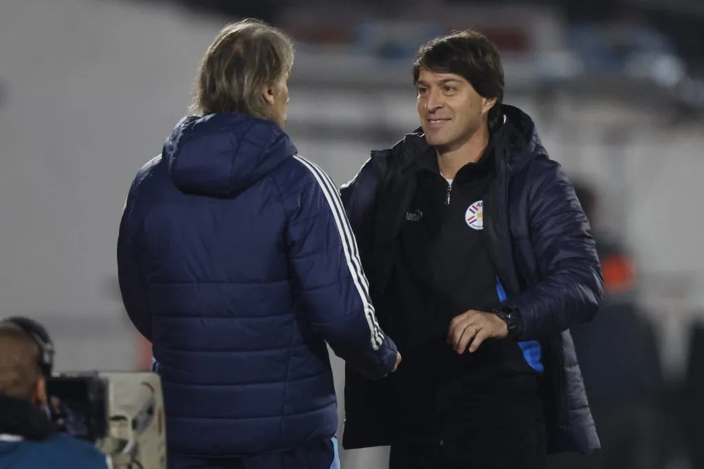 Daniel Garnero y Ricardo Gareca antes de aquel amistoso que Chile le ganó por 3-0 a Paraguay antes de la Copa América. (Andres Pina/Photosport).