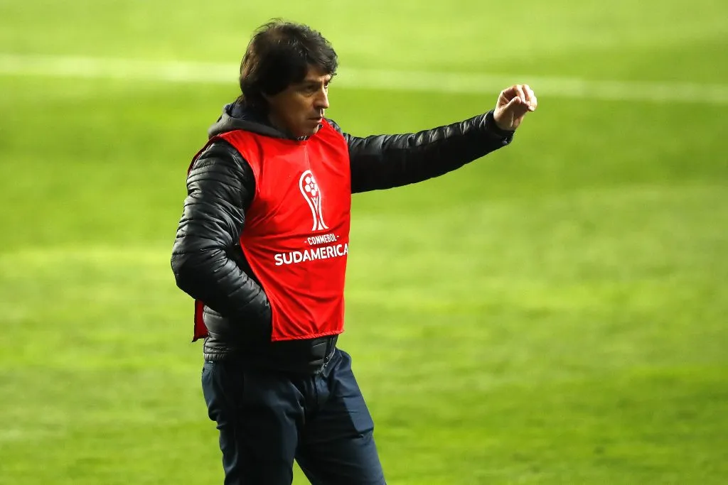 Daniel Garnero se enfrentó a Palestino como DT de Libertad en la Copa Sudamericana 2021. (Felipe Zanca/Photosport).