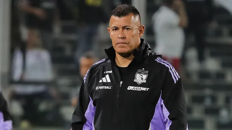 Jorge Almirón, suspendido en Colo Colo contra Iquique.