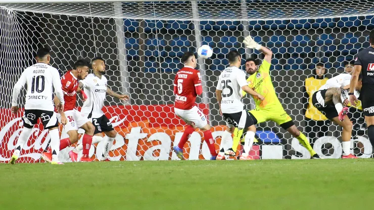 Autogol de Vidal y amago de pelea con De Paul en Colo Colo.