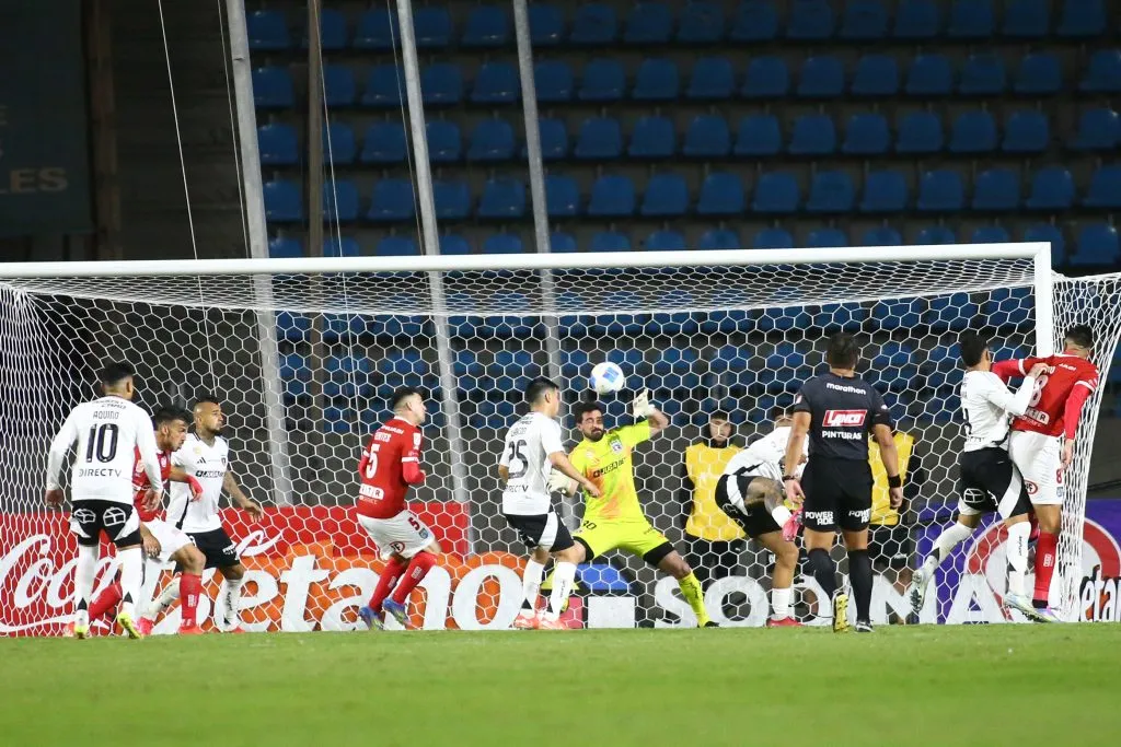 El autogol de Arturo Vidal habría originado la pela con De Paul en Colo Colo. | Foto: Photosport.

