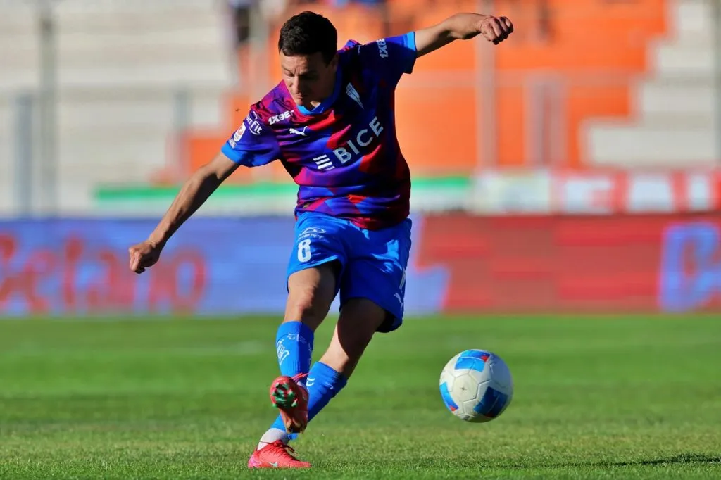 Fernando Zuqui puede dejar Universidad Católica en los próximos días (Photosport)