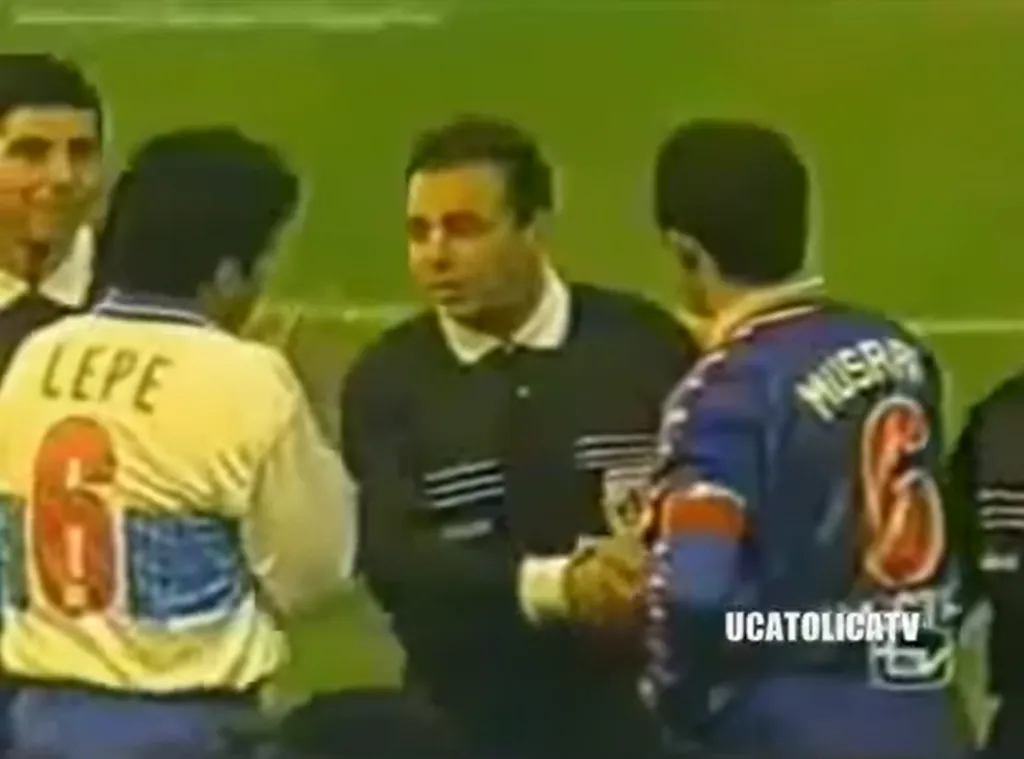 Mario Lepe, Mario Sánchez y Luis Musrri en el sorteo de capitanes. (Captura Canal 13).