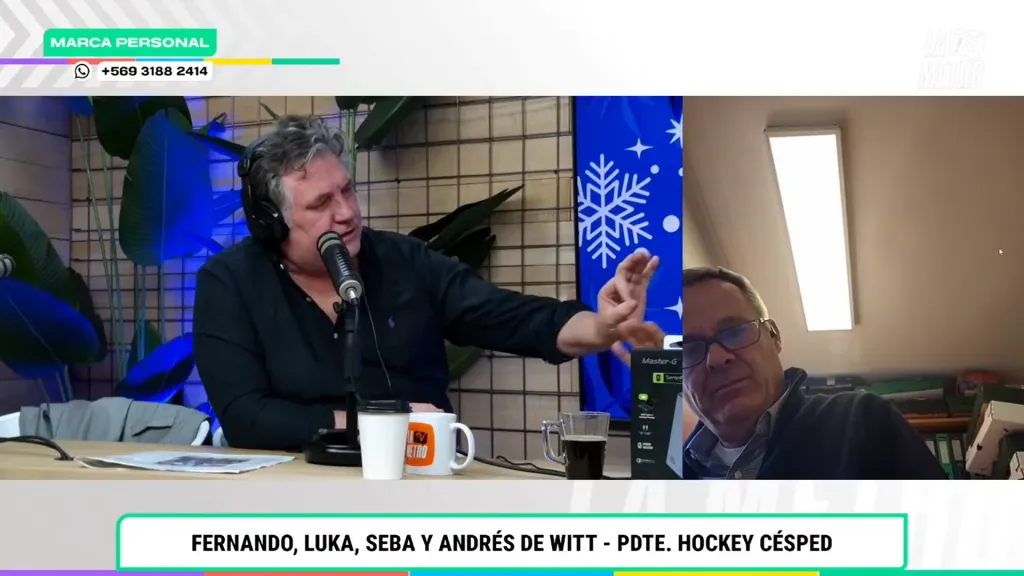 Luka Tudor felicitó al presidente de Chile Hockey. (Captura).