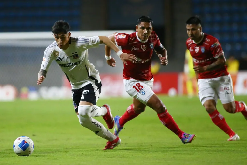 Francisco Marchant ante Hans Salinas en el estadio Tierra de Campeones. (Alex Diaz/Photosport)-
