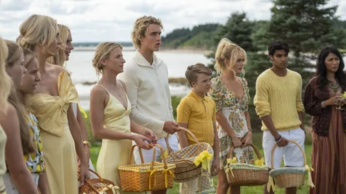 Candice King, Caitlin FitzGerald y Mamie Gummer protagonizan la serie.