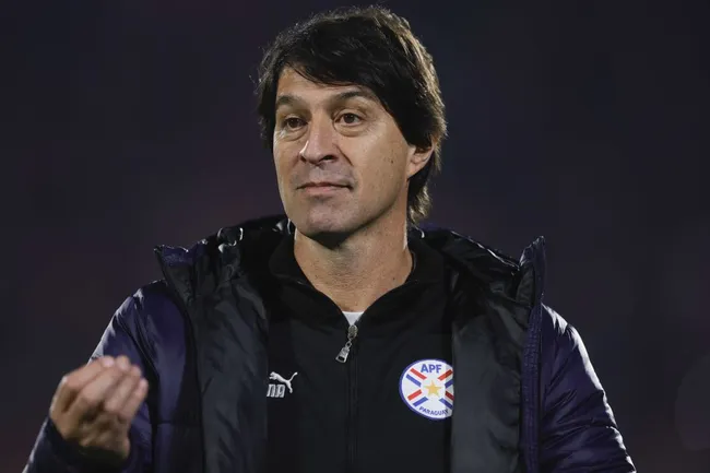 Daniel Garnero viene de muy malas etapas en la selección paraguaya y Libertad. ¿Podrá levantar en Universidad Católica? | Foto: Photosport.