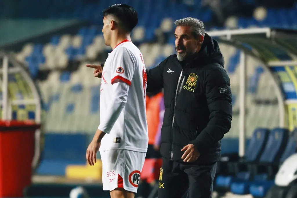 Miguel Ramírez ha perdido los dos partidos que lleva dirigidos en Unión Española. ¿Podrá Cheíto levantar a este Rojo que está por el suelo? | Foto: Photosport.