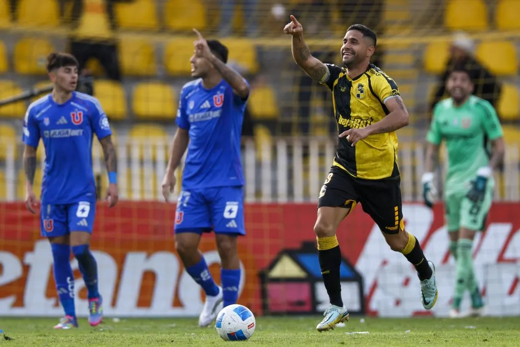 Manuel Fernández en otra imagen del festejo ante Universidad de Chile. (Andres Pina/Photosport).