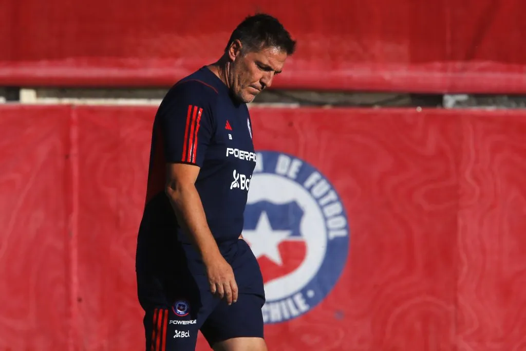 Eduardo Berizzo renunció a la selección chilena tras el empate con Paraguay en el Monumental. Foto: Marcelo Hernandez/Photosport