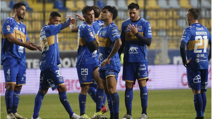 Everton no sólo lo pasa mal dentro, sino que también fuera de la cancha.