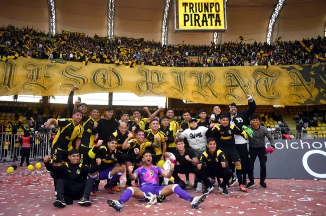 Así celebró Coquimbo Unido la gran victoria ante Universidad de Chile. (Alejandro Pizarro Ubilla/Photosport).
