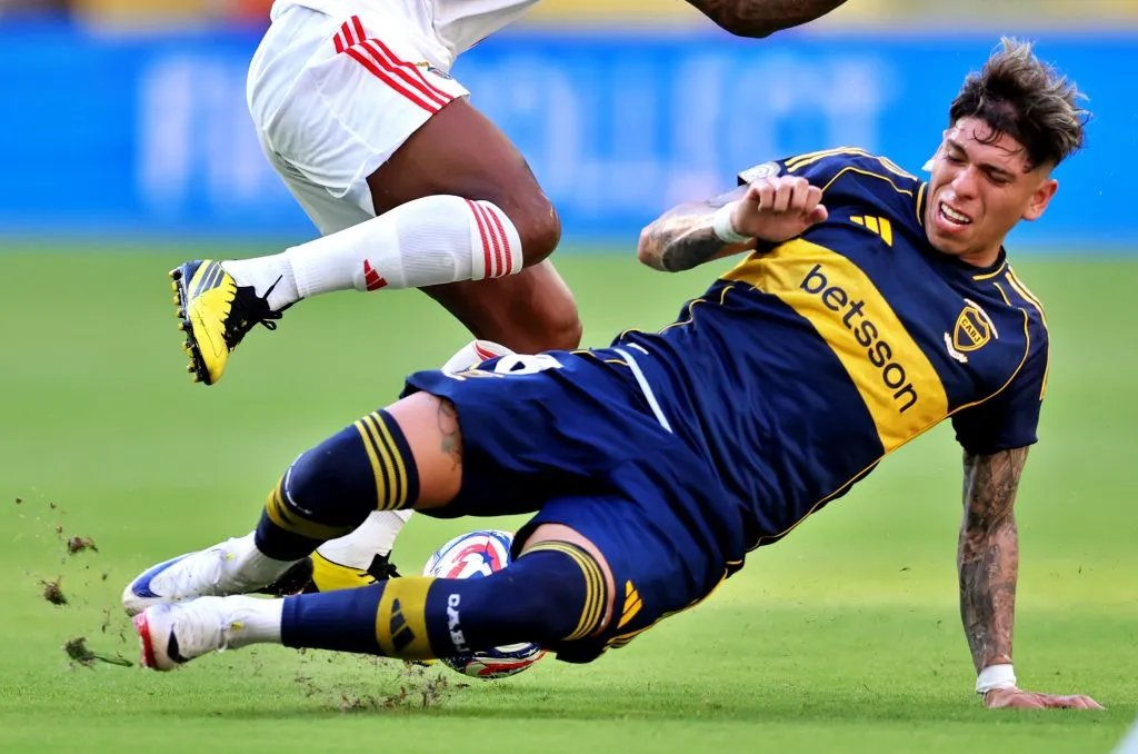 Carlos Palacios no logró destacar en su debut con Boca Juniors en el Mundial de Clubes. | Foto: Getty Images.