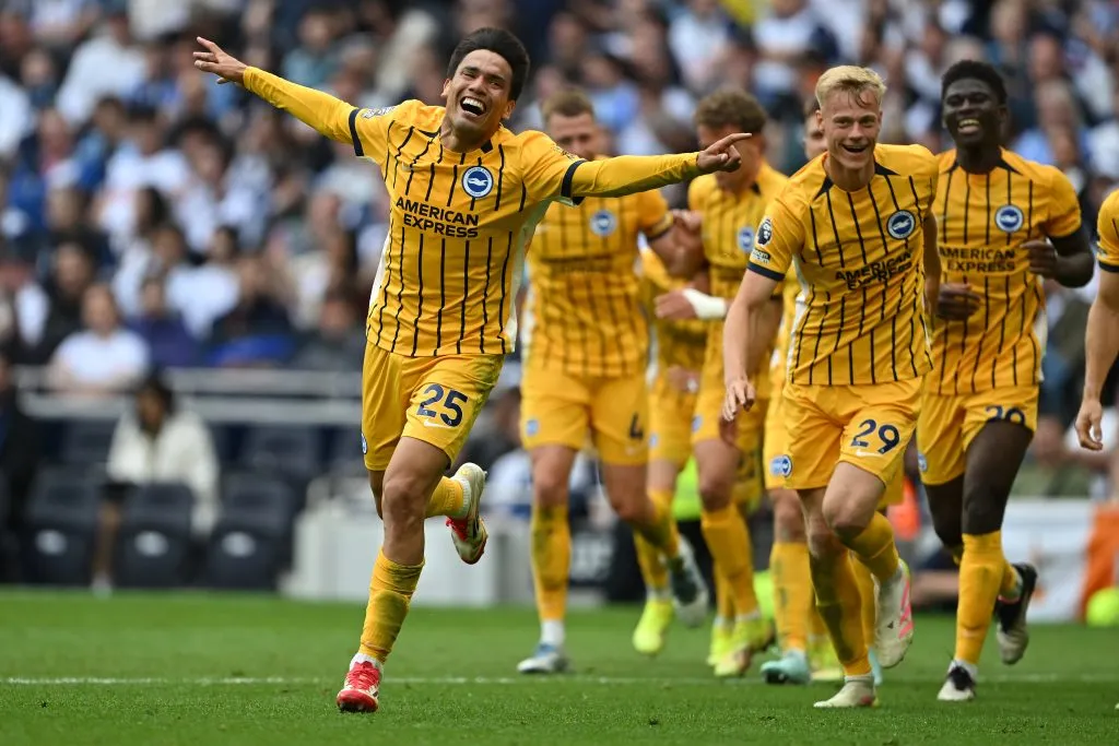 Diego Gómez (25) celebra un gol ante el Tottenham Hotspur. (Mike Hewitt/Getty Images).