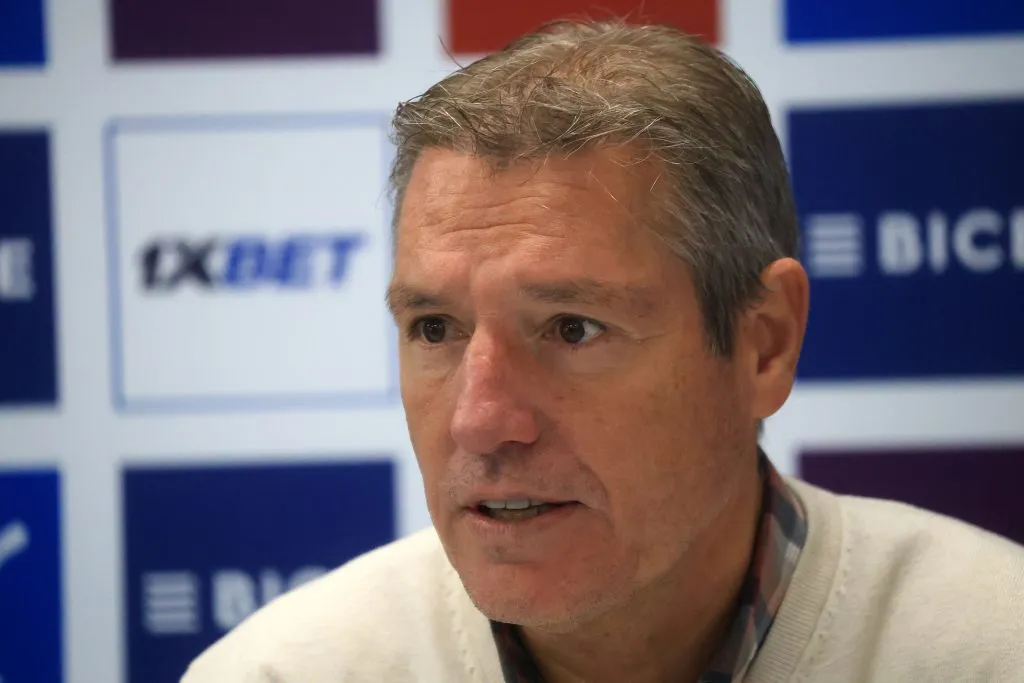 Buljubasich nunca pensó moverse de la UC y Juan Tagle lo ratifica con apoyo total.