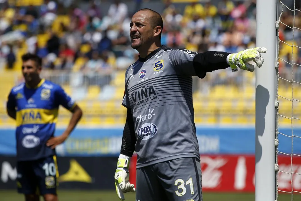 Eduardo Lobos se retiró en 2019 con la camiseta de Everton. (Andres Pina/Photosport).
