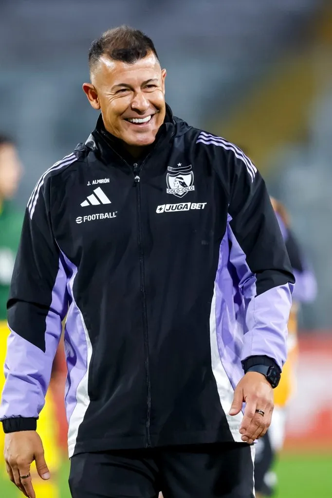 Jorge Almirón en la mira de Blanco y Negro que busca su salida de Colo Colo (Photosport)