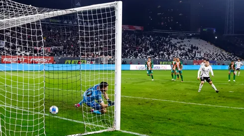 Lucas Cepeda anotó el último penal a favor de Colo Colo.