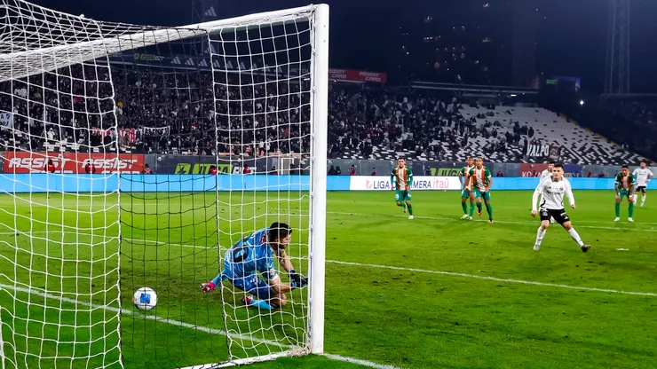 Lucas Cepeda anotó el último penal a favor de Colo Colo.