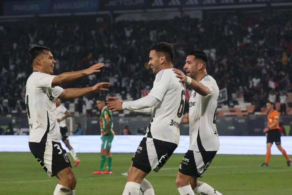 Sebastián Vegas festejó su gol junto al Huaso Isla y Vicente Pizarro. (Dragomir Yankovic/Photosport).