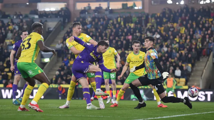 Vicente Reyes peligra en el Norwich City.