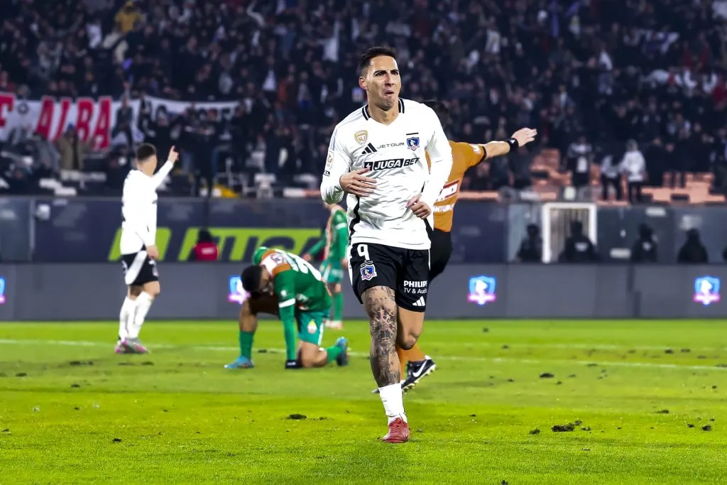 Una imagen del festejo de Javier Correa ante Cobresal. (Pepe Alvujar/Photosport).