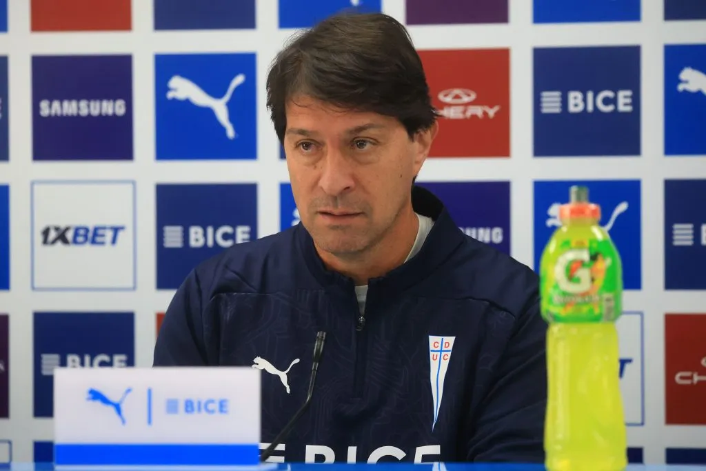 Daniel Garnero busca fichajes para la UC. Foto: Javier Salvo/Photosport