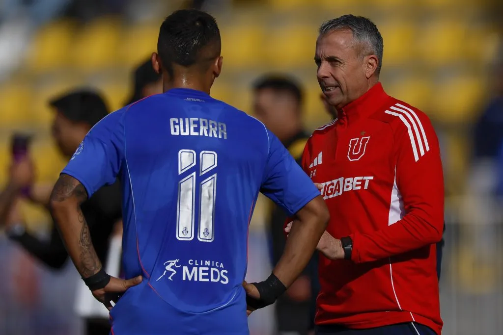 Gustavo Álvarez hizo cambios mayores en U de Chile para enfrentar a Iquique. Foto: Andres Pina/Photosport