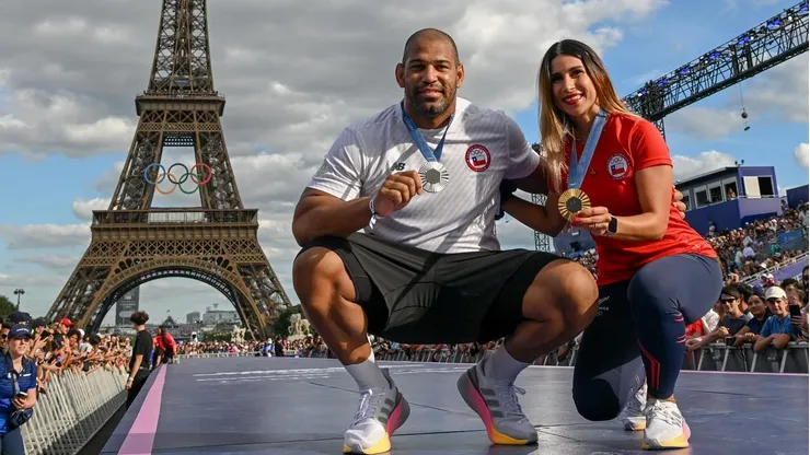 Francisca Crovetto y Yasmani Acosta fueron invitados por París 2024 al “Parque de Campeones”.