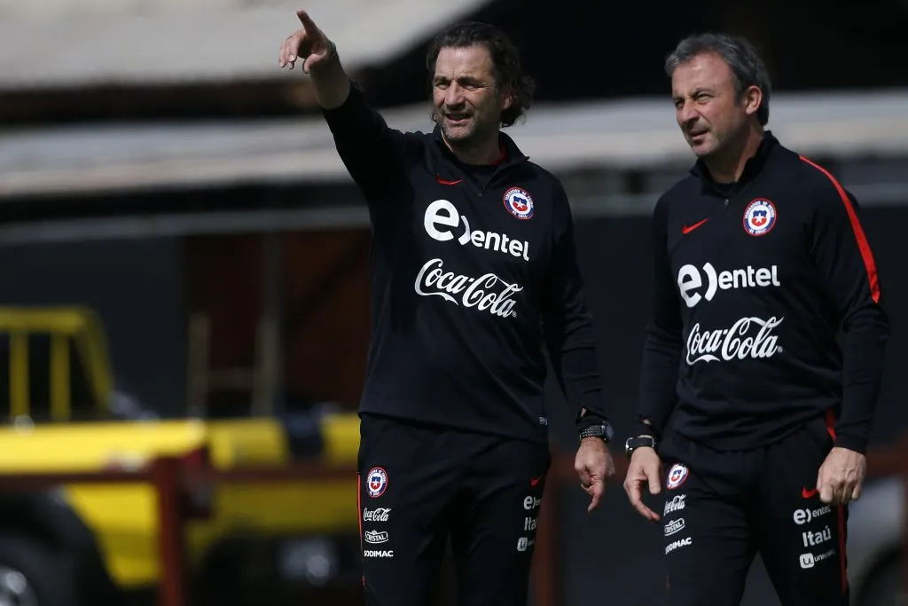 Manuel Suárez en sus años como ayudante de Juan Antonio Pizzi. Imagen: Photosport