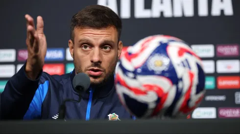 Dejó un recuerdo amargo en Unión La Calera, y ahora es objeto de burlas por caer ante Lionel Messi en el Mundial de Clubes,