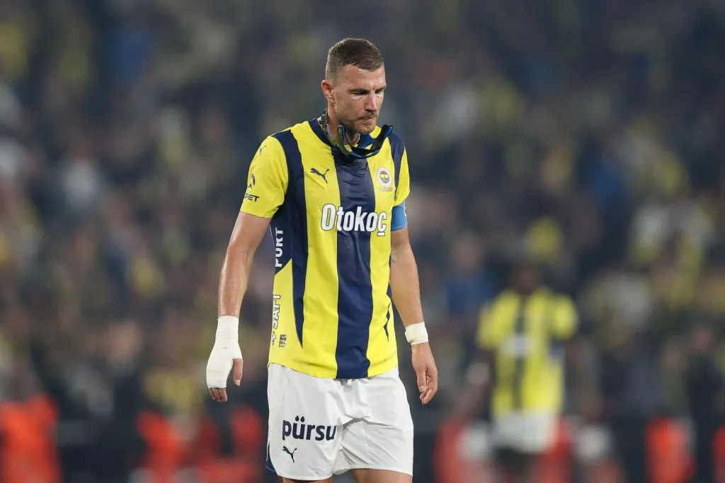Edin Dzeko cambia a Turquía por Italia. (Photo by Ahmad Mora/Getty Images)